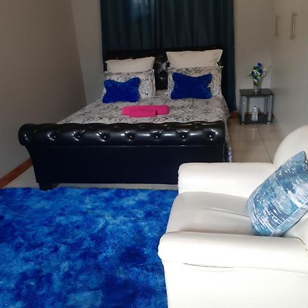Ruros Guest House เคมป์ตัน พาร์ค ภายนอก รูปภาพ