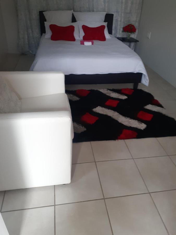 Ruros Guest House เคมป์ตัน พาร์ค ภายนอก รูปภาพ